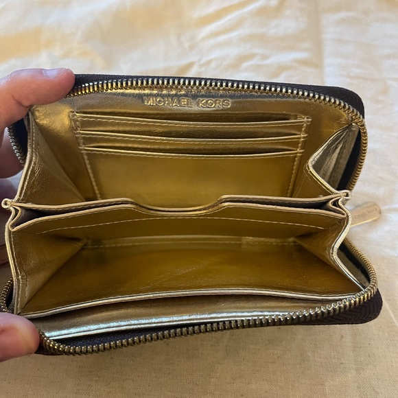 Michael Kors wristlet - Picture 2 of 2